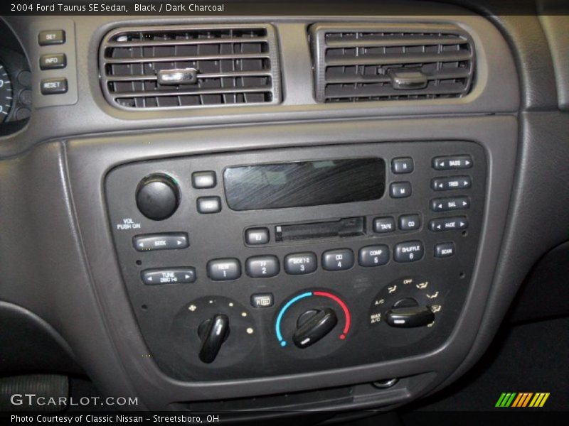 Black / Dark Charcoal 2004 Ford Taurus SE Sedan