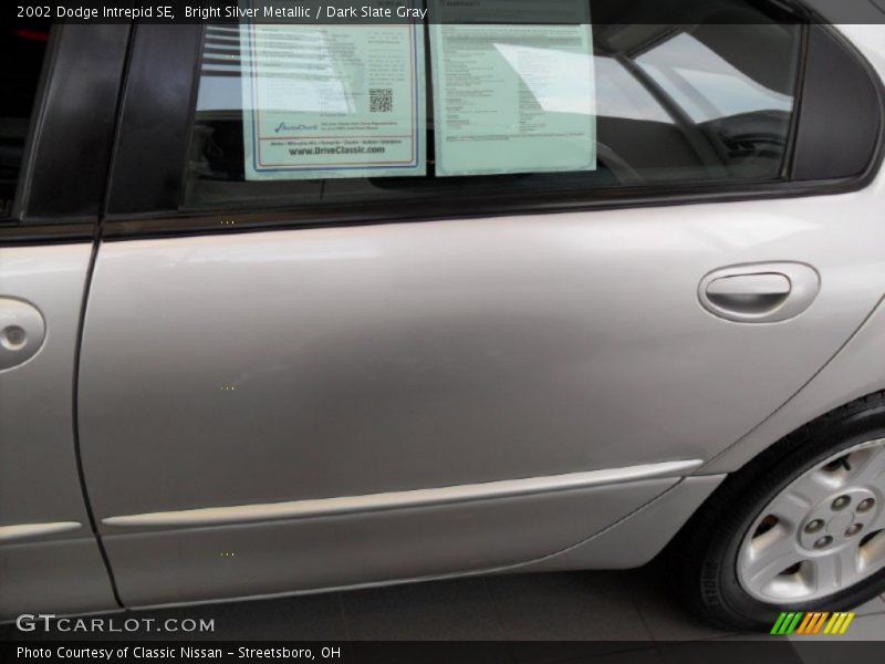 Bright Silver Metallic / Dark Slate Gray 2002 Dodge Intrepid SE