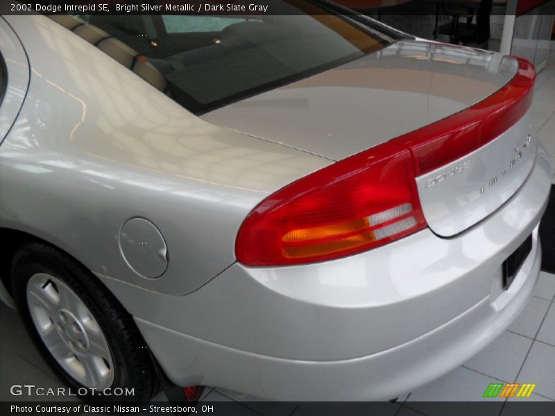 Bright Silver Metallic / Dark Slate Gray 2002 Dodge Intrepid SE