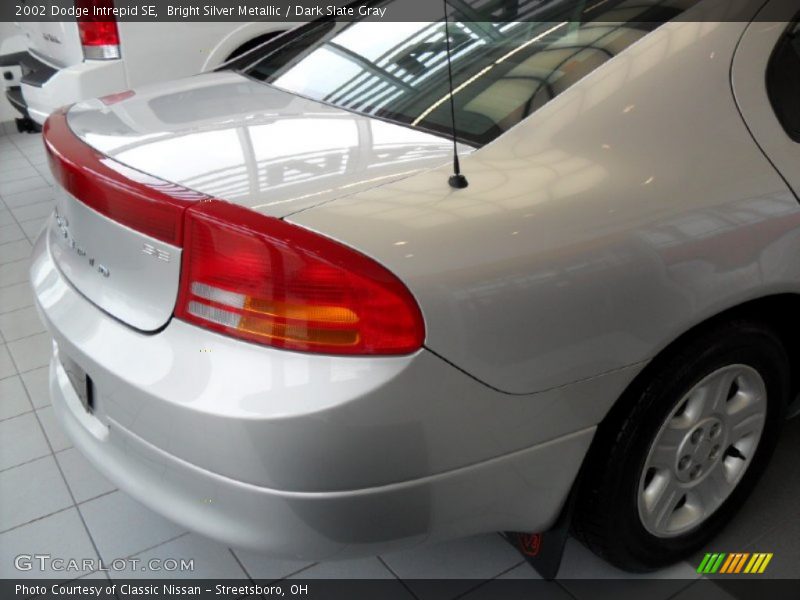 Bright Silver Metallic / Dark Slate Gray 2002 Dodge Intrepid SE
