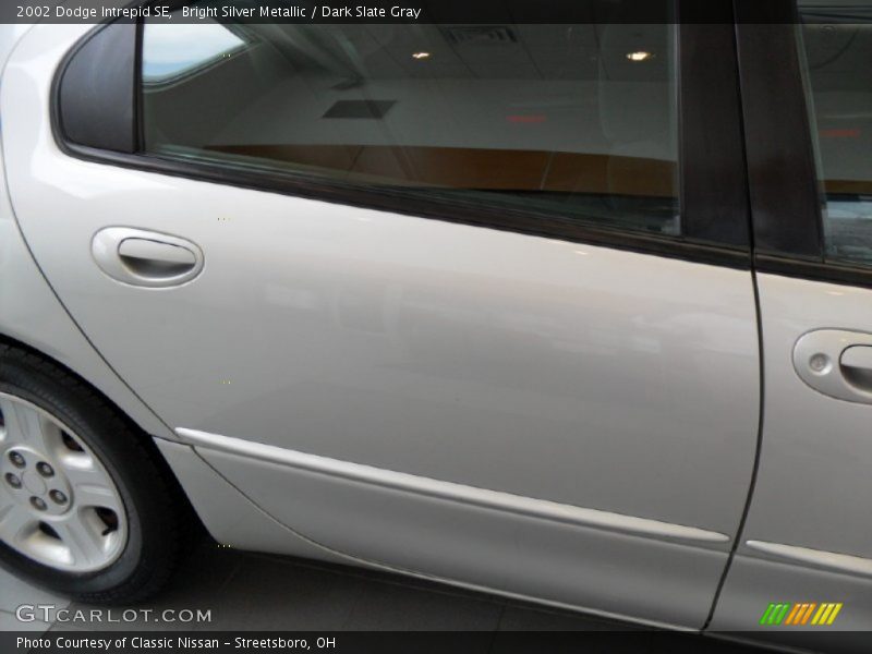 Bright Silver Metallic / Dark Slate Gray 2002 Dodge Intrepid SE