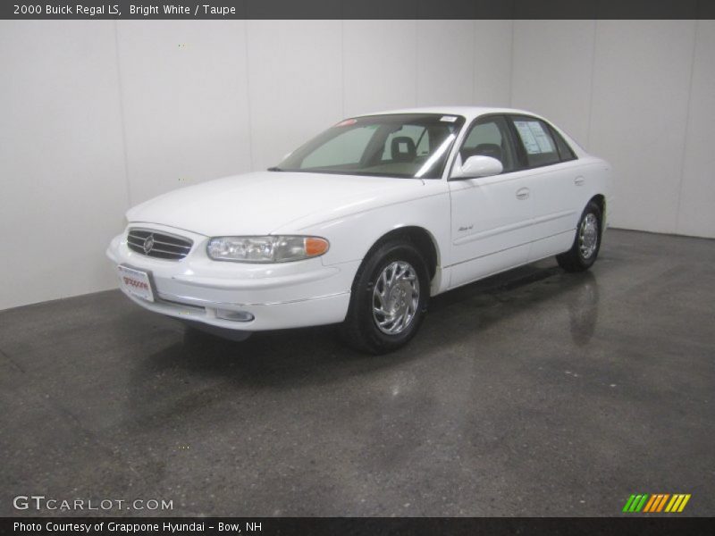Bright White / Taupe 2000 Buick Regal LS