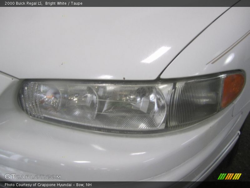 Bright White / Taupe 2000 Buick Regal LS