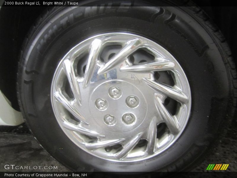 Bright White / Taupe 2000 Buick Regal LS