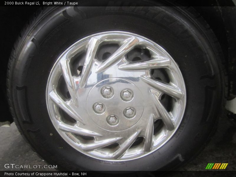 Bright White / Taupe 2000 Buick Regal LS