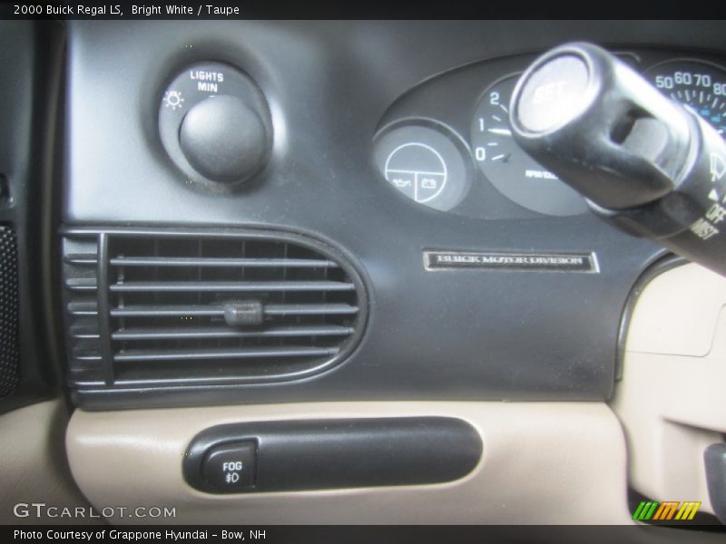 Bright White / Taupe 2000 Buick Regal LS