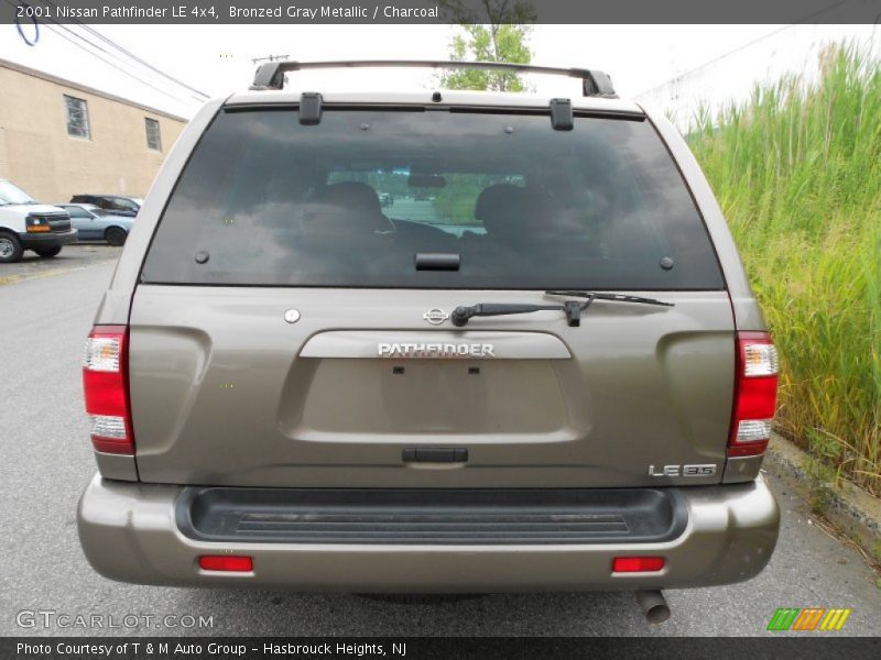Bronzed Gray Metallic / Charcoal 2001 Nissan Pathfinder LE 4x4