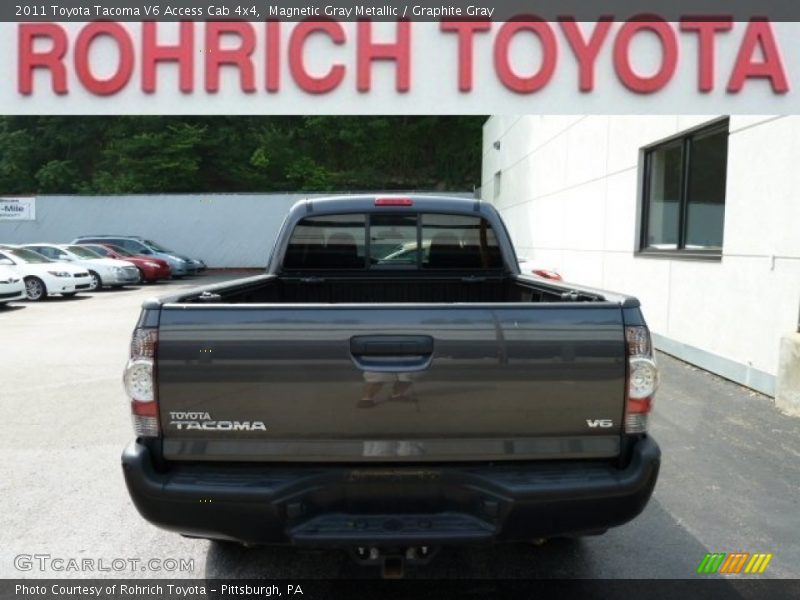 Magnetic Gray Metallic / Graphite Gray 2011 Toyota Tacoma V6 Access Cab 4x4