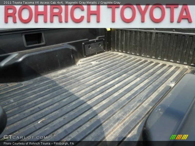 Magnetic Gray Metallic / Graphite Gray 2011 Toyota Tacoma V6 Access Cab 4x4