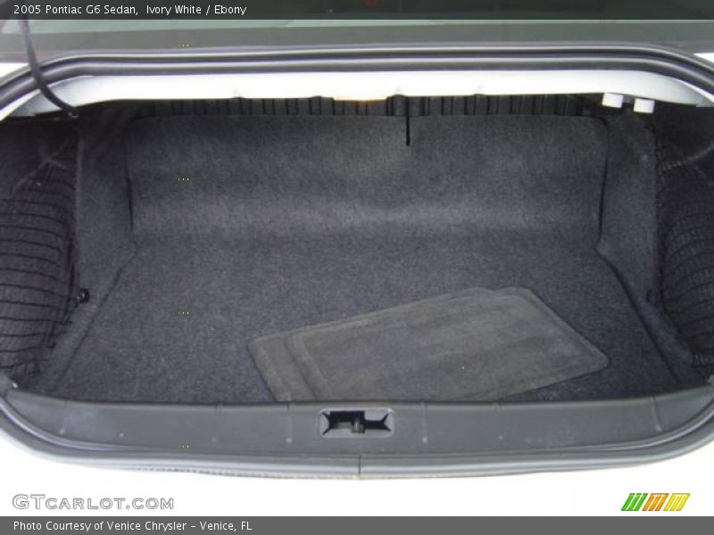 Ivory White / Ebony 2005 Pontiac G6 Sedan