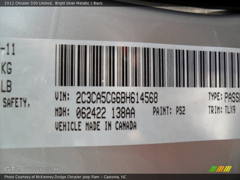 Bright Silver Metallic / Black 2011 Chrysler 300 Limited