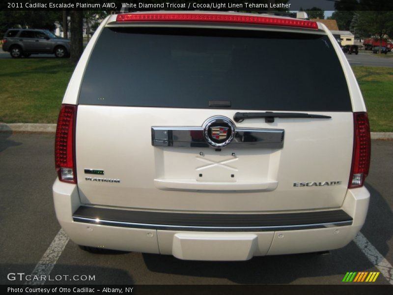 White Diamond Tricoat / Cocoa/Light Linen Tehama Leather 2011 Cadillac Escalade Platinum AWD