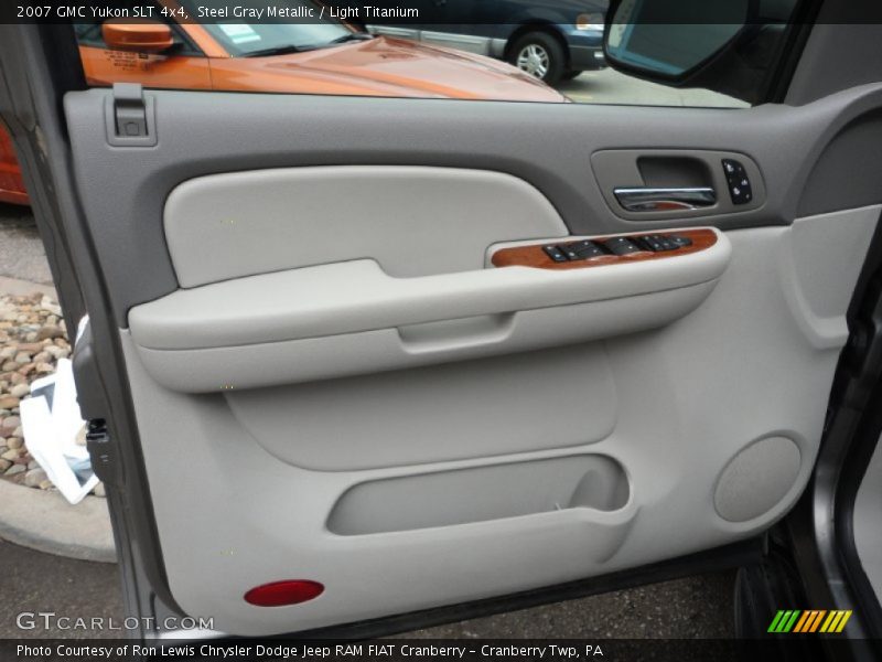 Door Panel of 2007 Yukon SLT 4x4