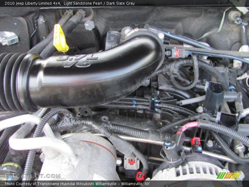 Light Sandstone Pearl / Dark Slate Gray 2010 Jeep Liberty Limited 4x4