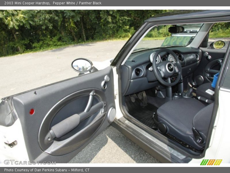 Pepper White / Panther Black 2003 Mini Cooper Hardtop
