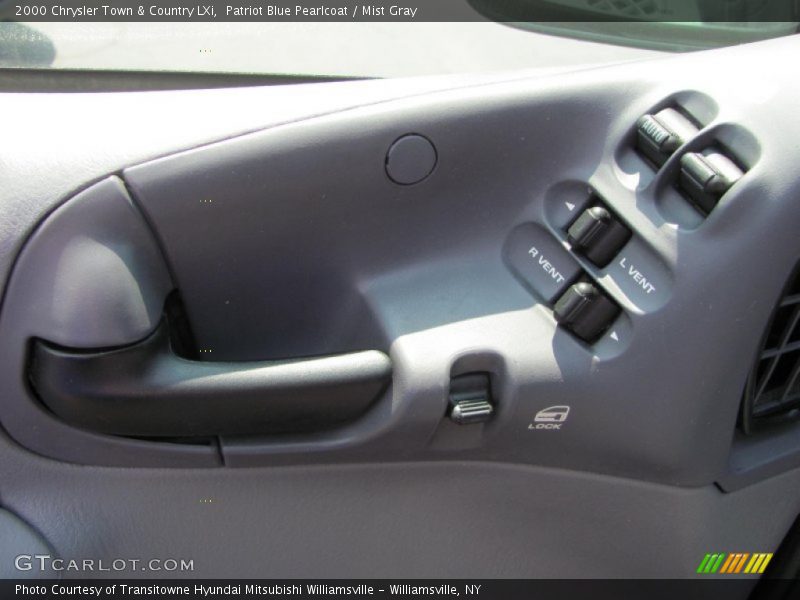 Patriot Blue Pearlcoat / Mist Gray 2000 Chrysler Town & Country LXi