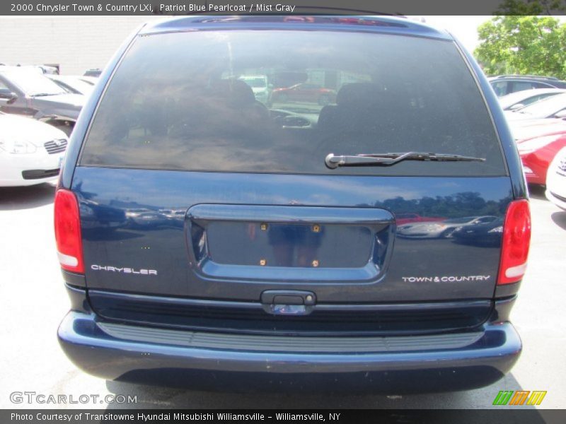Patriot Blue Pearlcoat / Mist Gray 2000 Chrysler Town & Country LXi