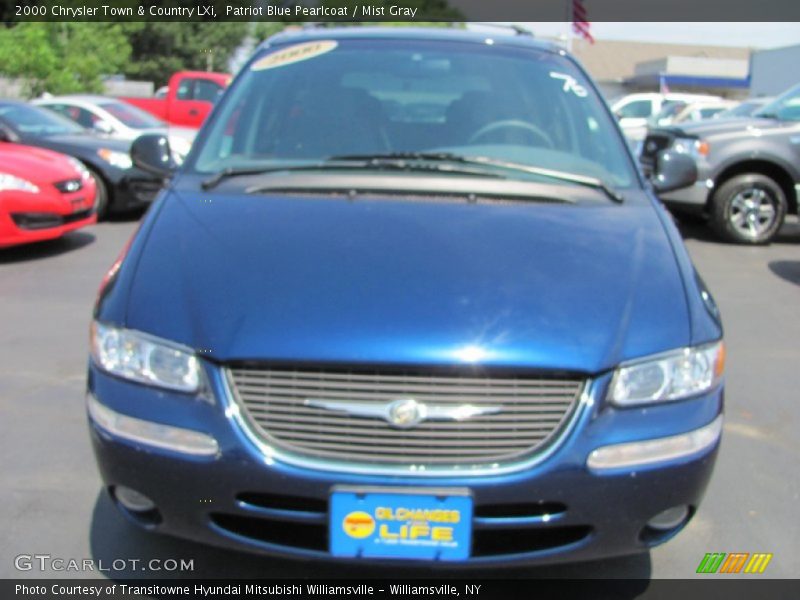Patriot Blue Pearlcoat / Mist Gray 2000 Chrysler Town & Country LXi