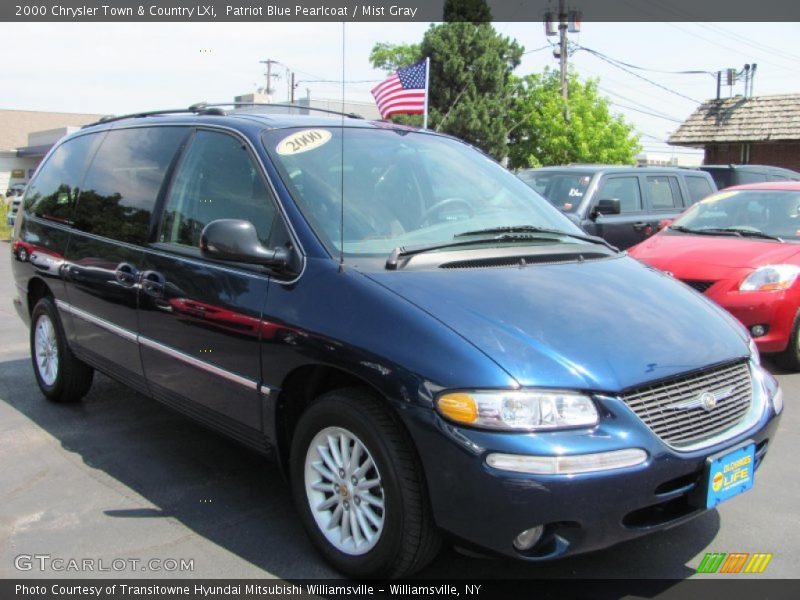 Patriot Blue Pearlcoat / Mist Gray 2000 Chrysler Town & Country LXi