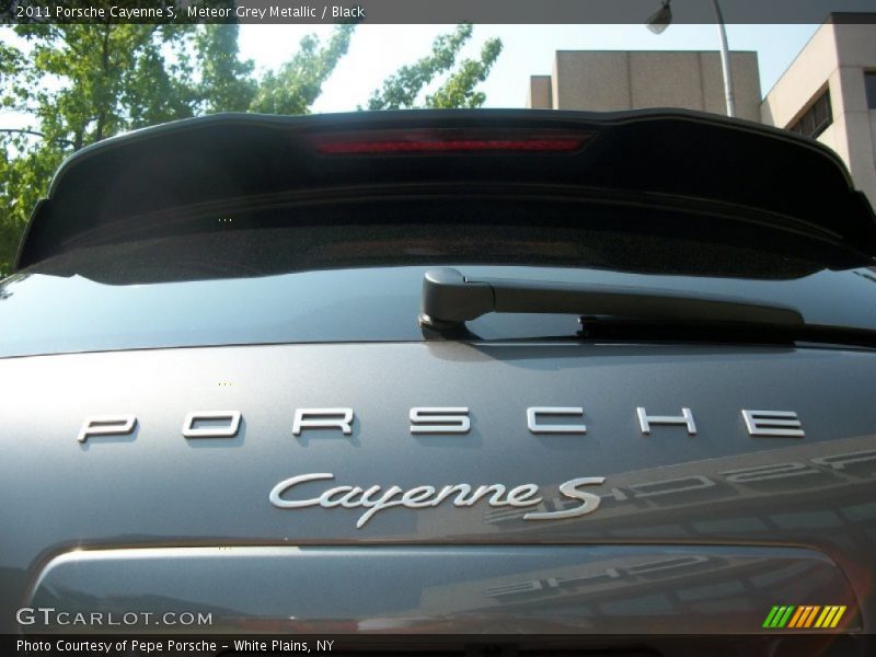 Meteor Grey Metallic / Black 2011 Porsche Cayenne S