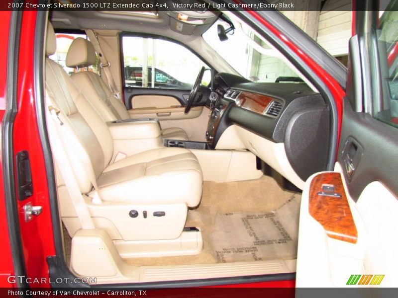  2007 Silverado 1500 LTZ Extended Cab 4x4 Light Cashmere/Ebony Black Interior