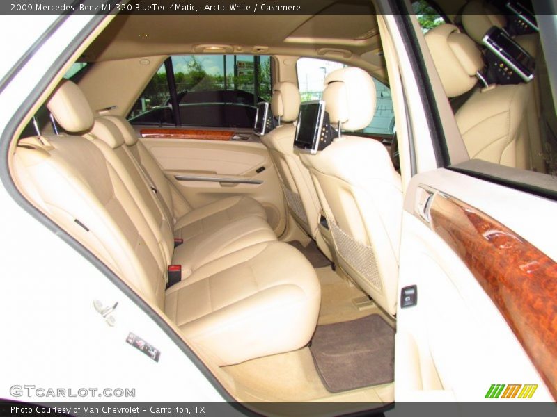 Arctic White / Cashmere 2009 Mercedes-Benz ML 320 BlueTec 4Matic