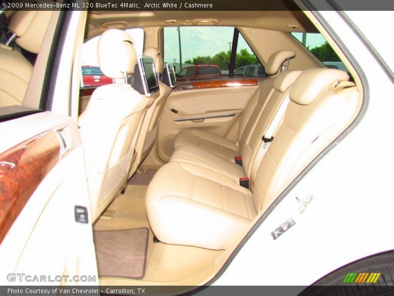 Arctic White / Cashmere 2009 Mercedes-Benz ML 320 BlueTec 4Matic