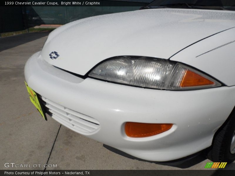 Bright White / Graphite 1999 Chevrolet Cavalier Coupe