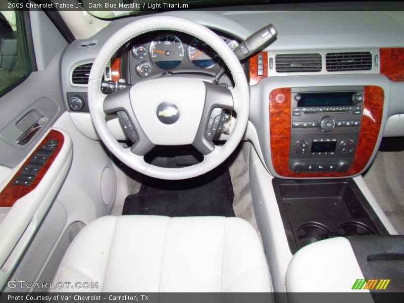 Dashboard of 2009 Tahoe LT