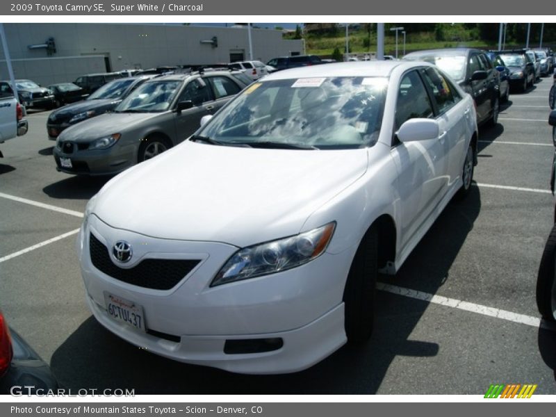 Super White / Charcoal 2009 Toyota Camry SE
