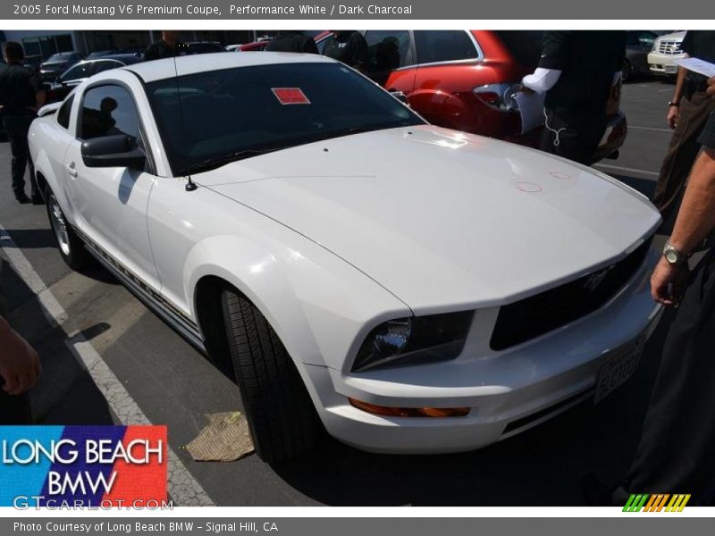 Performance White / Dark Charcoal 2005 Ford Mustang V6 Premium Coupe