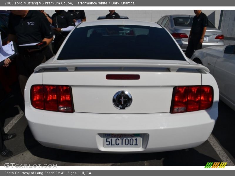 Performance White / Dark Charcoal 2005 Ford Mustang V6 Premium Coupe