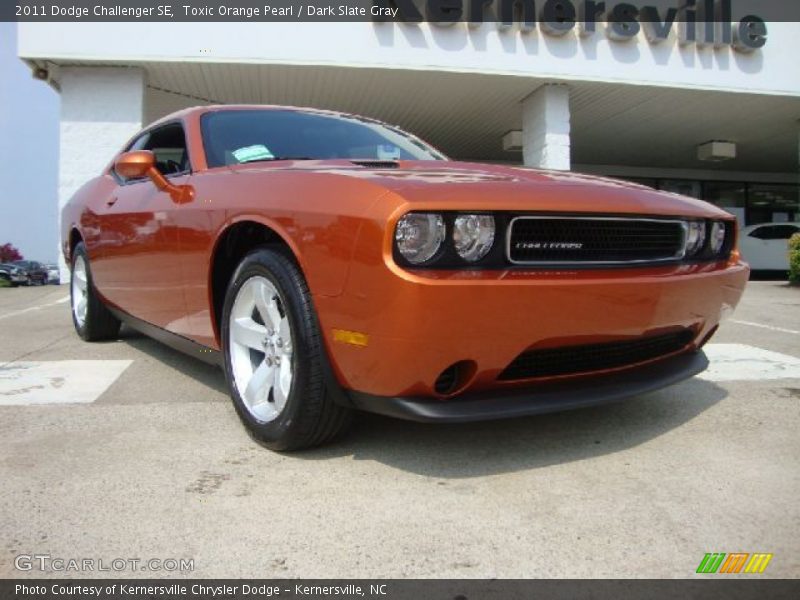 Toxic Orange Pearl / Dark Slate Gray 2011 Dodge Challenger SE