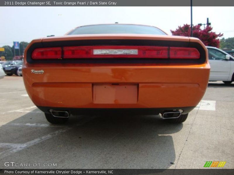Toxic Orange Pearl / Dark Slate Gray 2011 Dodge Challenger SE