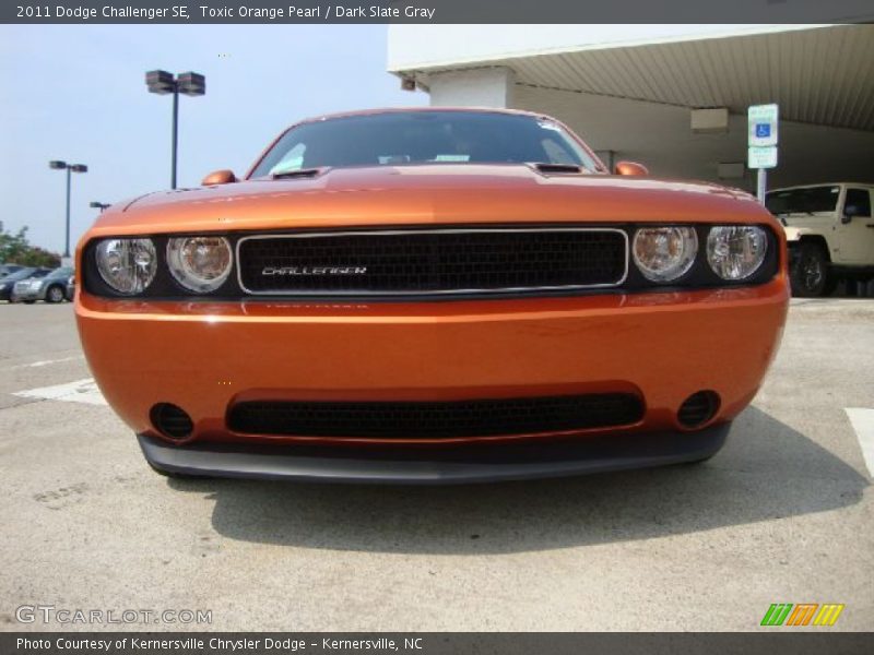 Toxic Orange Pearl / Dark Slate Gray 2011 Dodge Challenger SE
