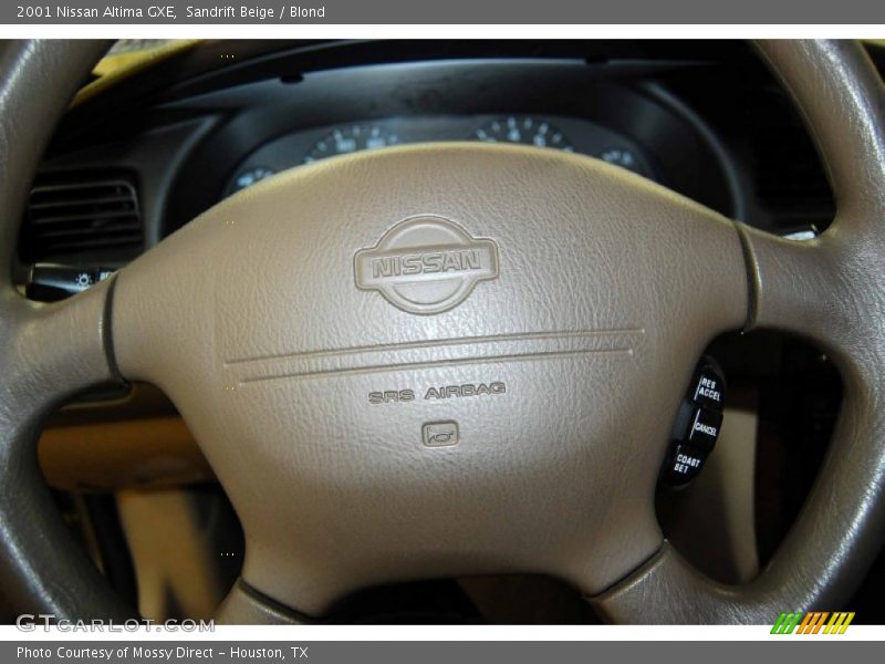 Sandrift Beige / Blond 2001 Nissan Altima GXE