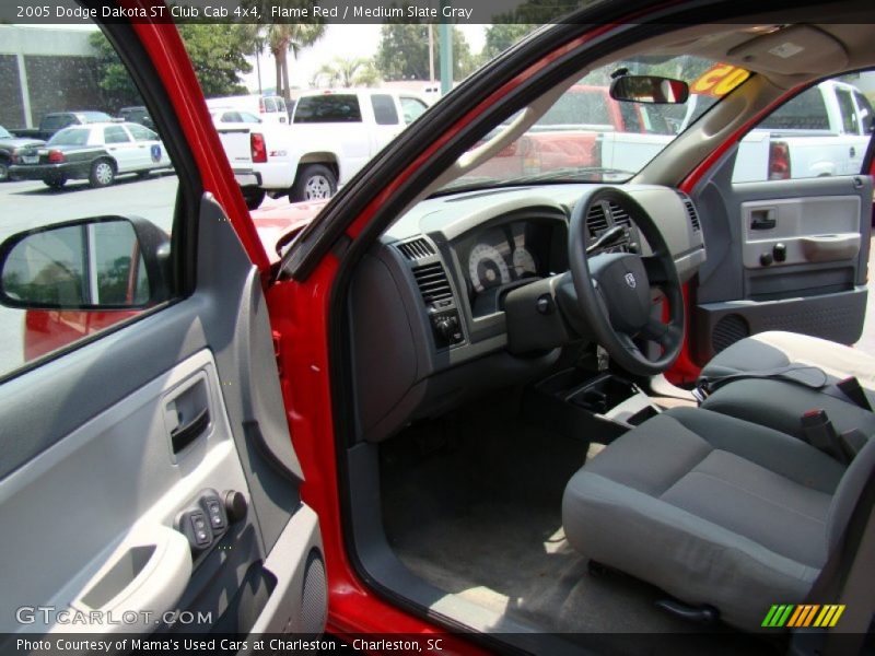 Flame Red / Medium Slate Gray 2005 Dodge Dakota ST Club Cab 4x4