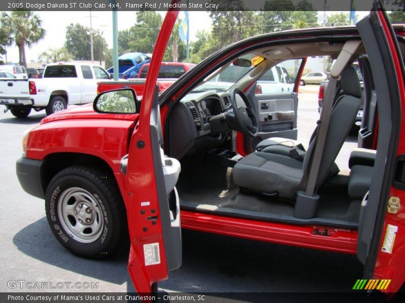 Flame Red / Medium Slate Gray 2005 Dodge Dakota ST Club Cab 4x4