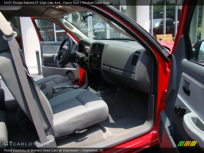 Flame Red / Medium Slate Gray 2005 Dodge Dakota ST Club Cab 4x4