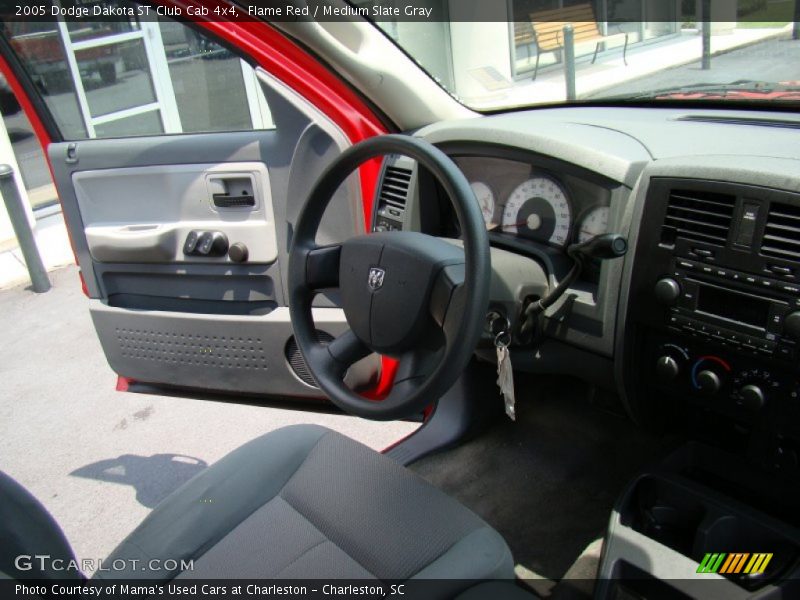Flame Red / Medium Slate Gray 2005 Dodge Dakota ST Club Cab 4x4