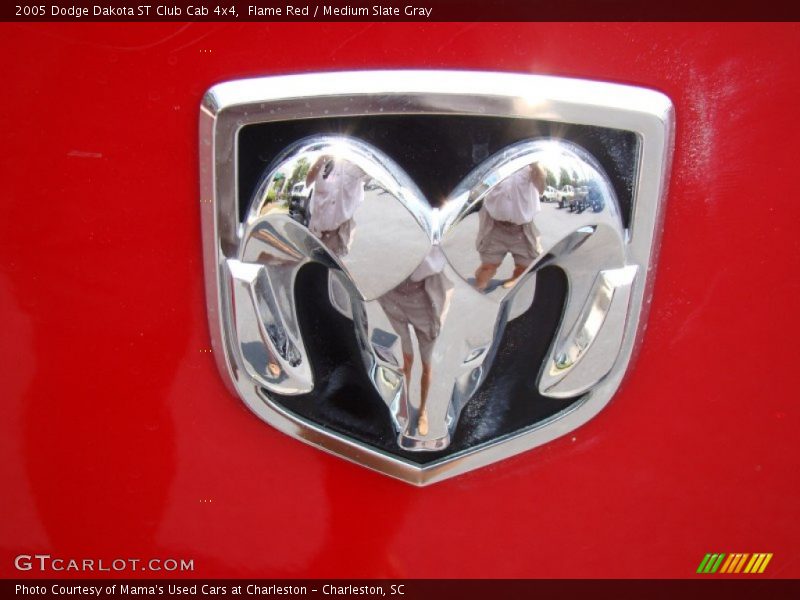  2005 Dakota ST Club Cab 4x4 Logo