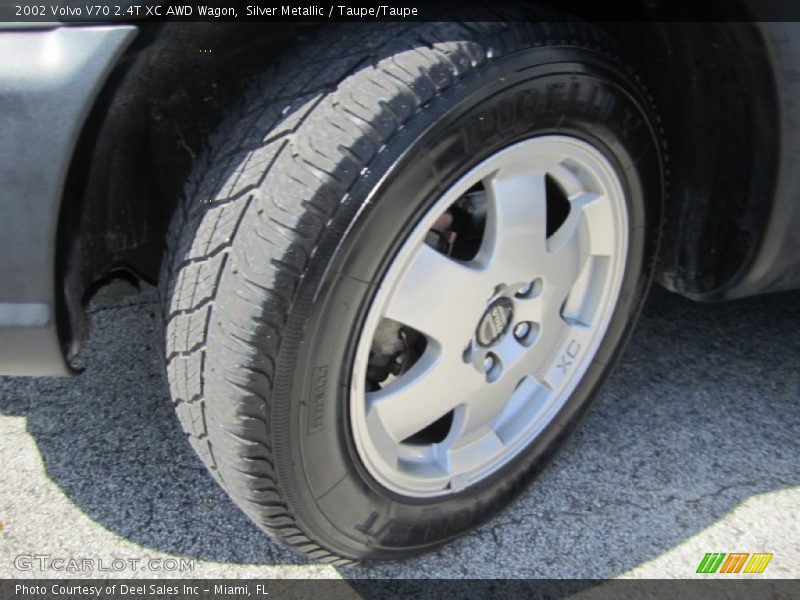 Silver Metallic / Taupe/Taupe 2002 Volvo V70 2.4T XC AWD Wagon