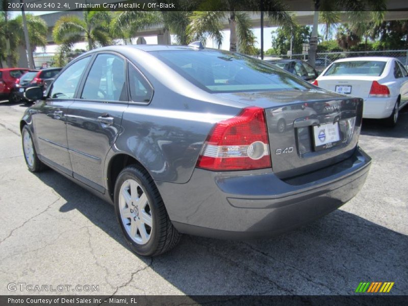 Titanium Gray Metallic / Off-Black 2007 Volvo S40 2.4i