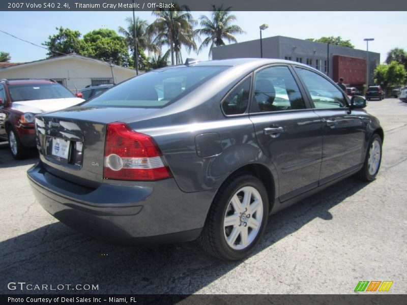 Titanium Gray Metallic / Off-Black 2007 Volvo S40 2.4i