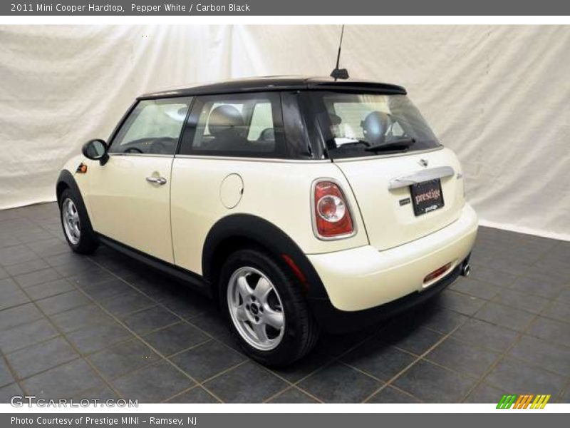 Pepper White / Carbon Black 2011 Mini Cooper Hardtop