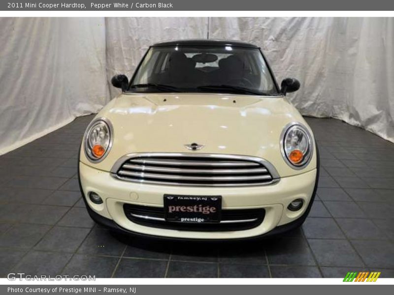 Pepper White / Carbon Black 2011 Mini Cooper Hardtop