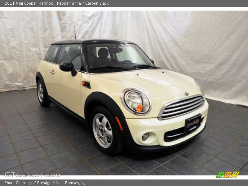 Pepper White / Carbon Black 2011 Mini Cooper Hardtop