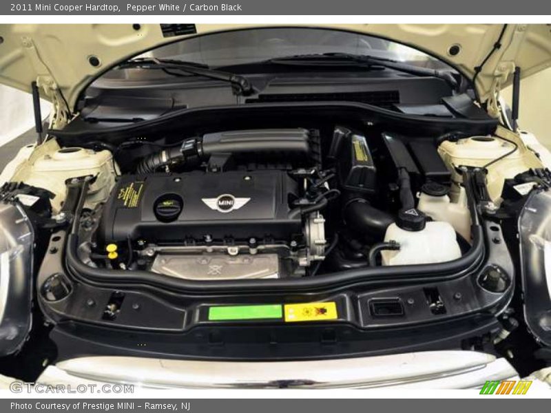 Pepper White / Carbon Black 2011 Mini Cooper Hardtop