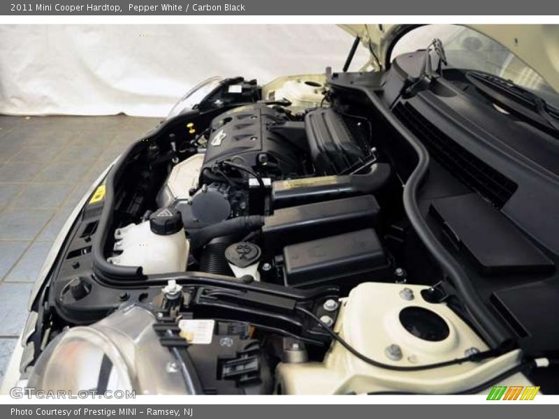 Pepper White / Carbon Black 2011 Mini Cooper Hardtop