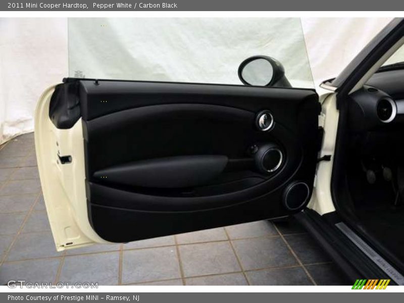 Pepper White / Carbon Black 2011 Mini Cooper Hardtop
